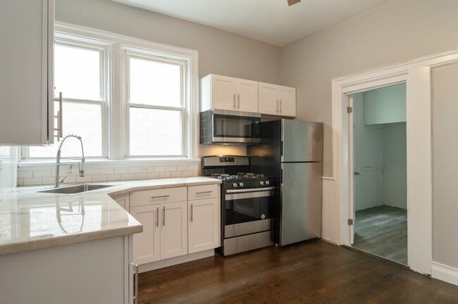 Kitchen 2 - 1714 N Whipple St Unit 1A