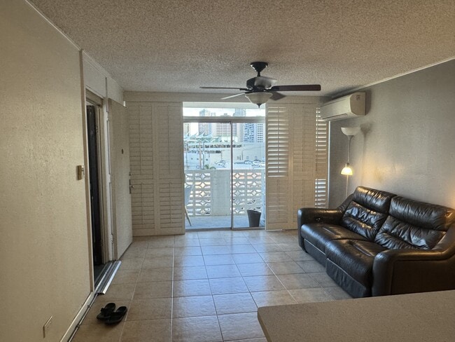 Photo - 1655 Kanunu St