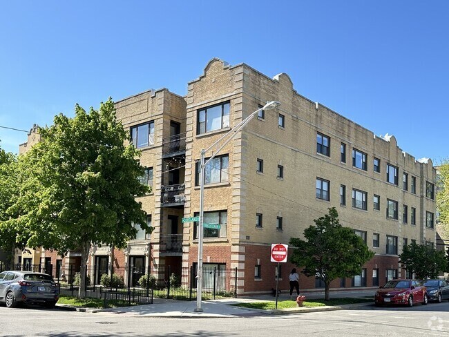 Building Photo - 2702 W Cortland St Unit J07W Rental
