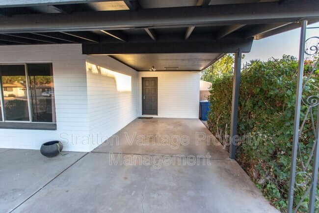 Photo - 111 E Manhatton Dr