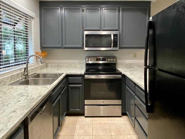 Spacious and Updated 2 Bedroom, 2 Bathroom... - Spacious and Updated 2 Bedroom, 2 Bathroom...