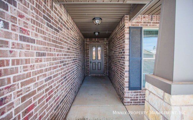 Photo - 7043 94th St