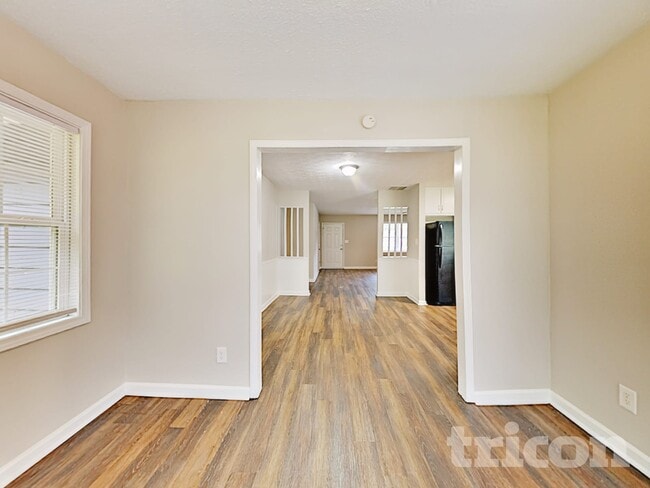 Photo - 211 Robin Ln