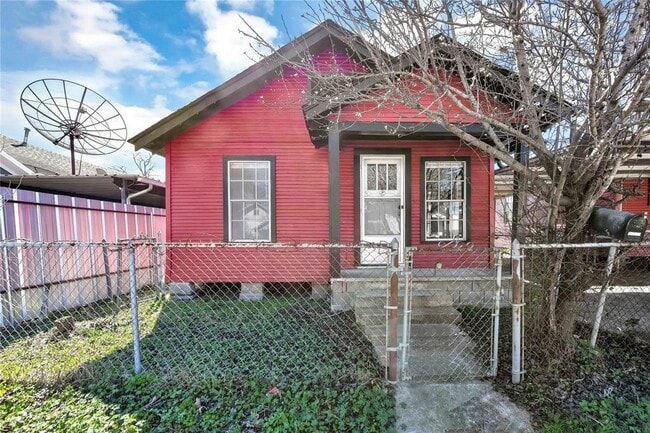 Building Photo - 1504 Luzon St Rental