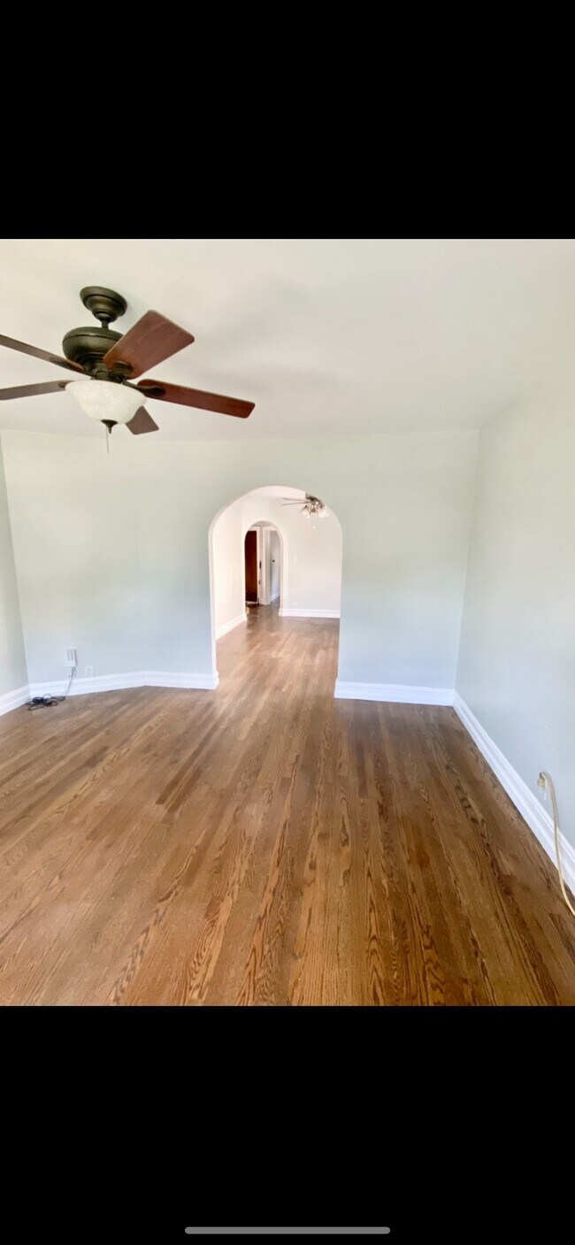 Living/dining - 5230 W Winona St Unidad 1