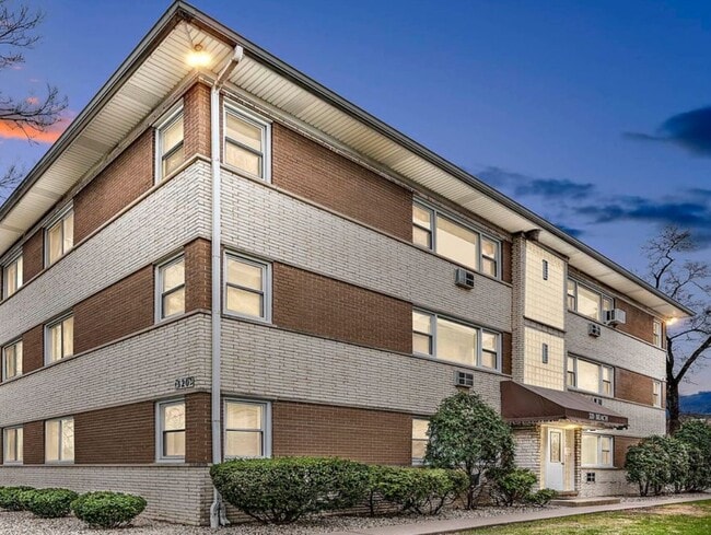 Building Photo - 320 Beach Ave Unit First floor 2 bed, 1 bat.