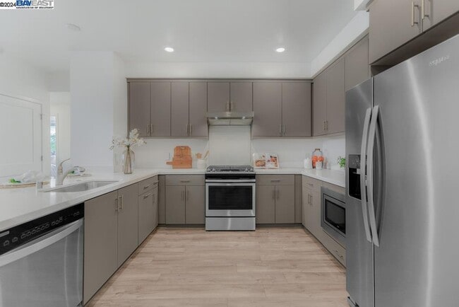 Building Photo - 42111 Osgood Rd Unit 420 Rental