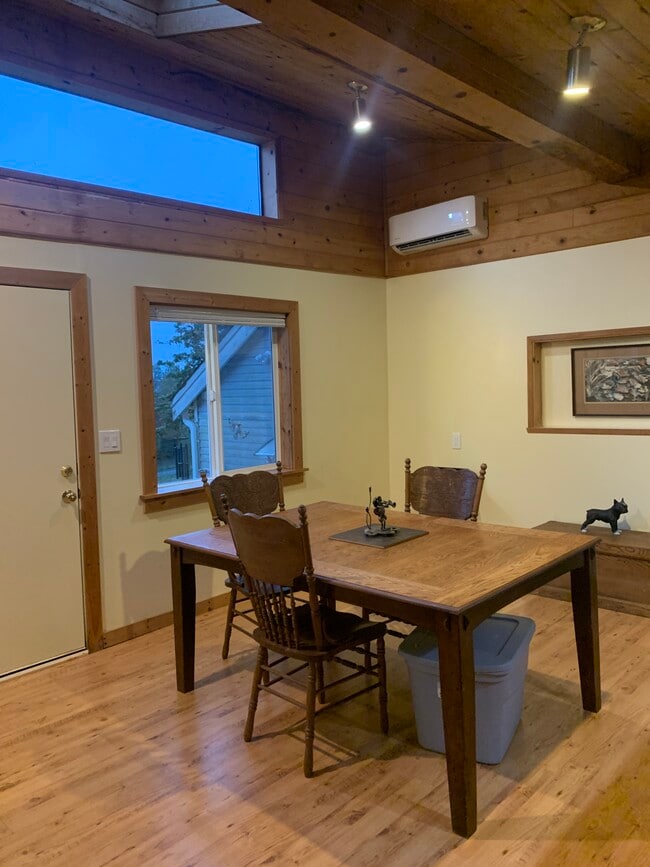 Building Photo - 15708 State St Rental