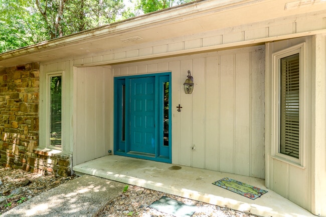 Photo - Beautiful 3 bedroom, 3 bath, mother-in-law sweet with full kitchen in lower level.