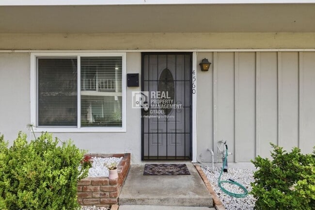 4560 Jamestowne