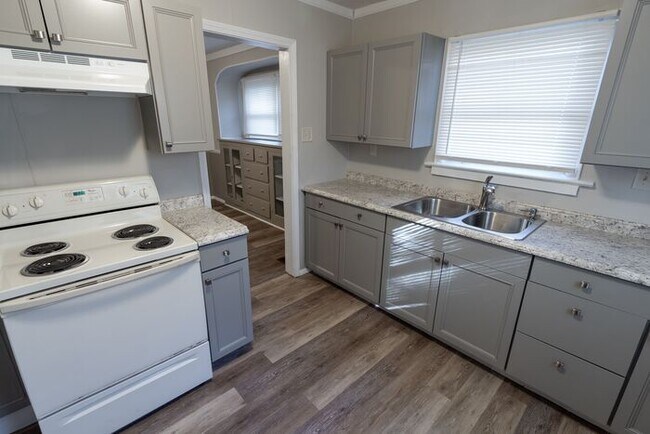 Photo - 1419 W 22nd St