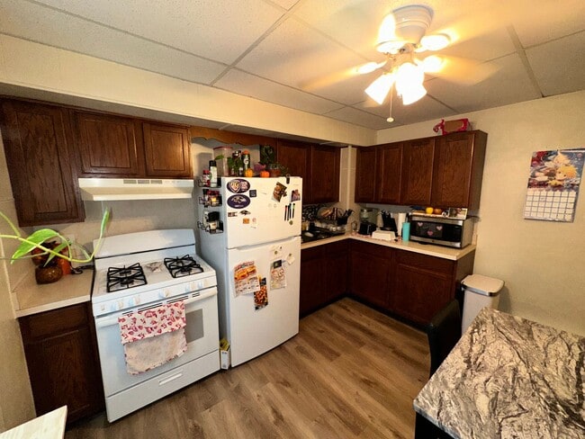 Photo - 411 W Broadway Unit Apt 2