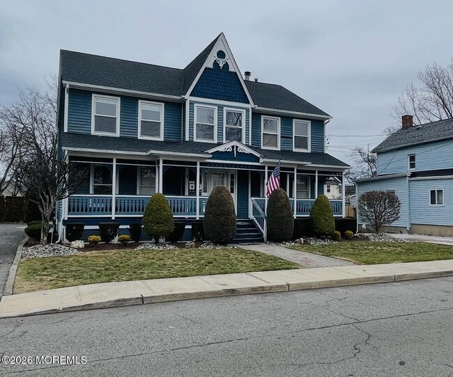 Building Photo - 7 Clinton St