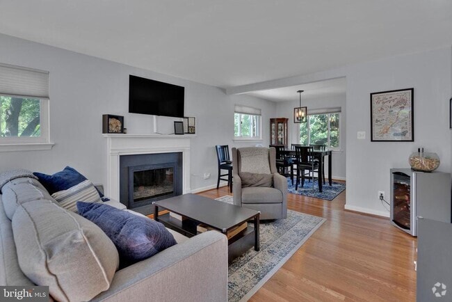Building Photo - 3252 Holly Hill Dr Rental
