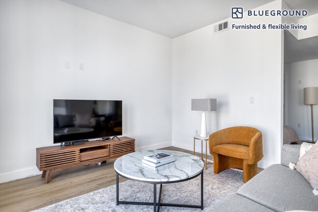 Photo - 4805 Bakman Ave Unidad FL4-ID678