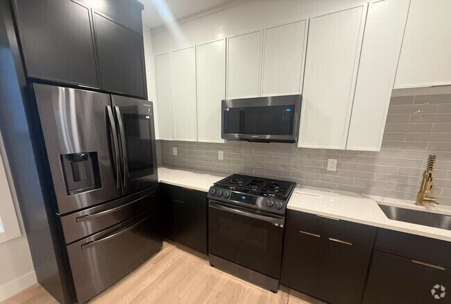 Building Photo - 214 Havre St Unit 2 Rental