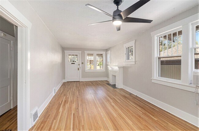 Photo - Spacious 2 bedroom home in the heart of Ci...