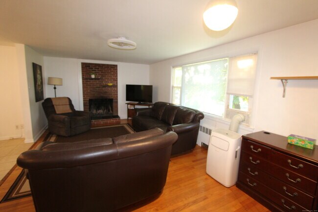 Photo - 422 S Main St