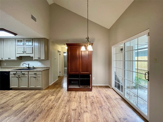 Photo - 13703 Carsa Ln