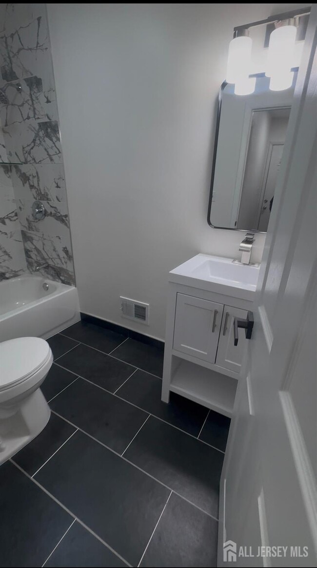 Photo - 84 Seabreeze Way