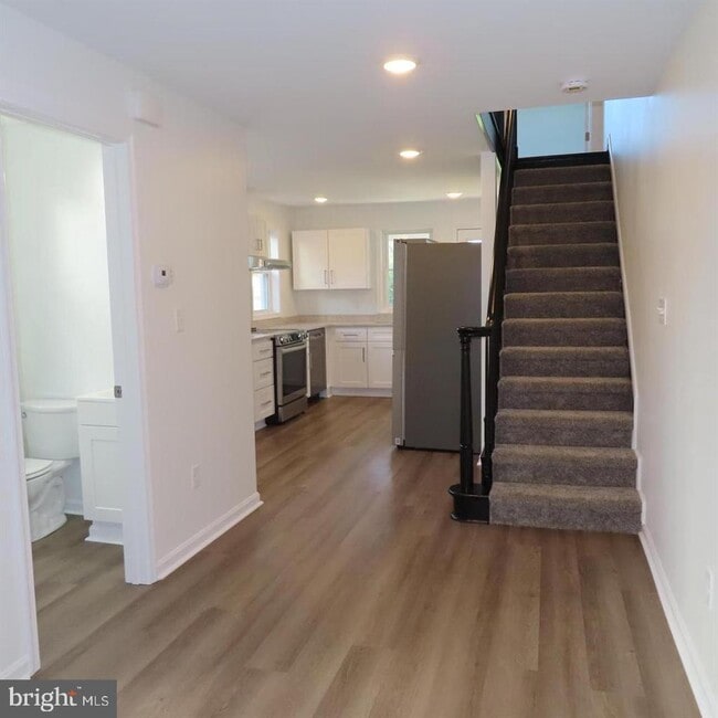228 Rowe Ave