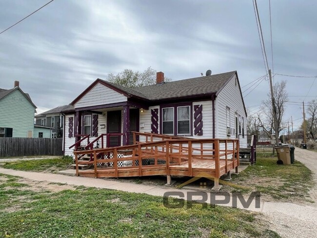 Building Photo - 7 N Elm St Unit 9 N Elm