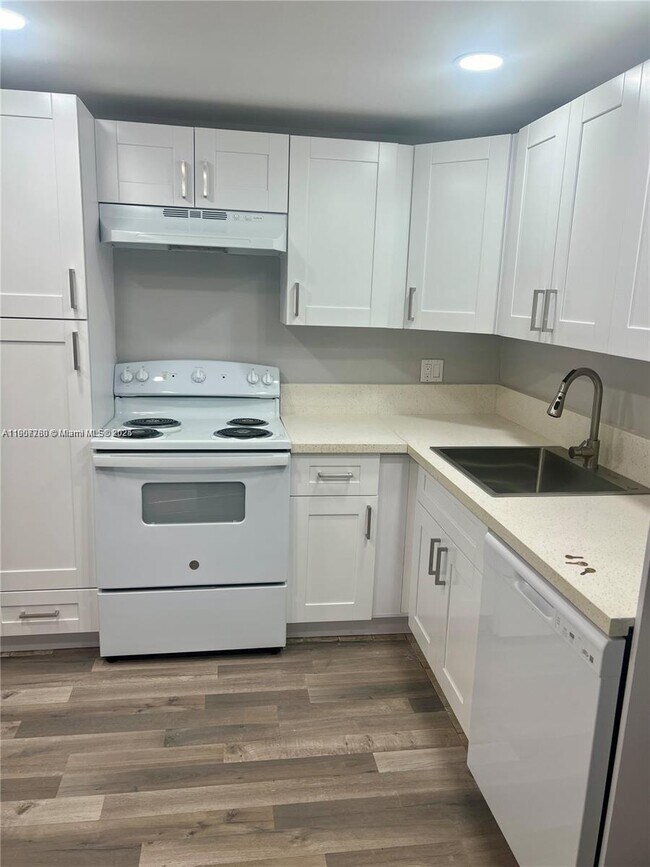 Photo - 4374 NW 9th Ave Unit 17-1B