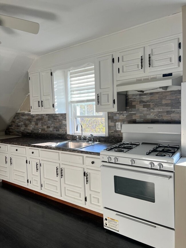 Building Photo - 38 Frances Ave Unit 38 Frances Ave 3