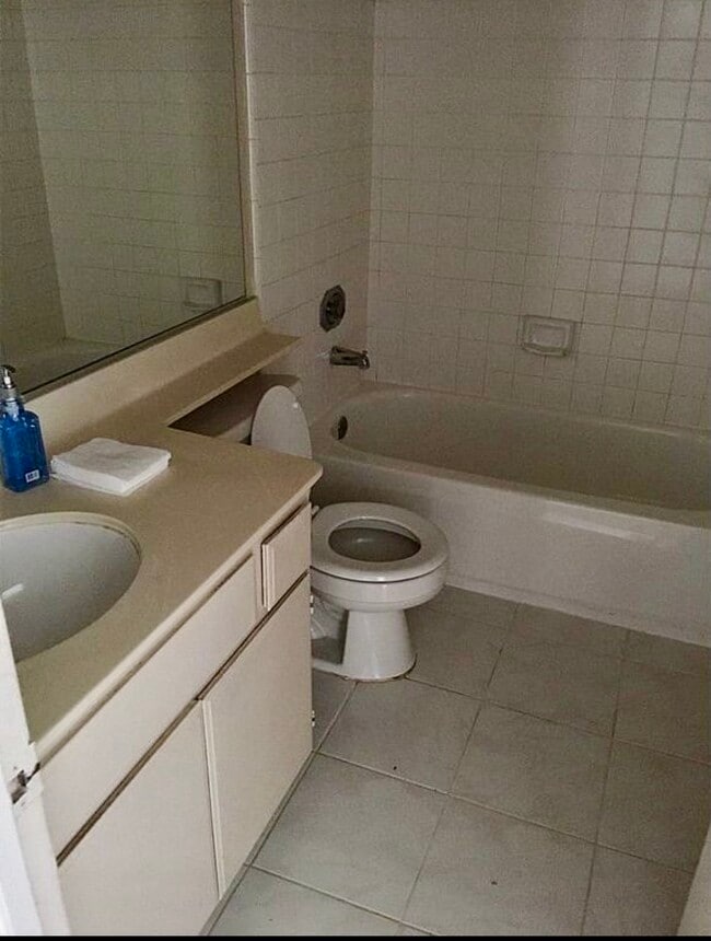 Photo - 3855 Thorncroft Ln Unit B