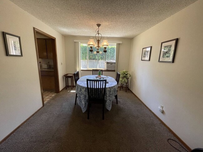 Photo - Lovely 3bed/2bath Ranch style home with HUGE private yard in a peaceful cul-de-sac!