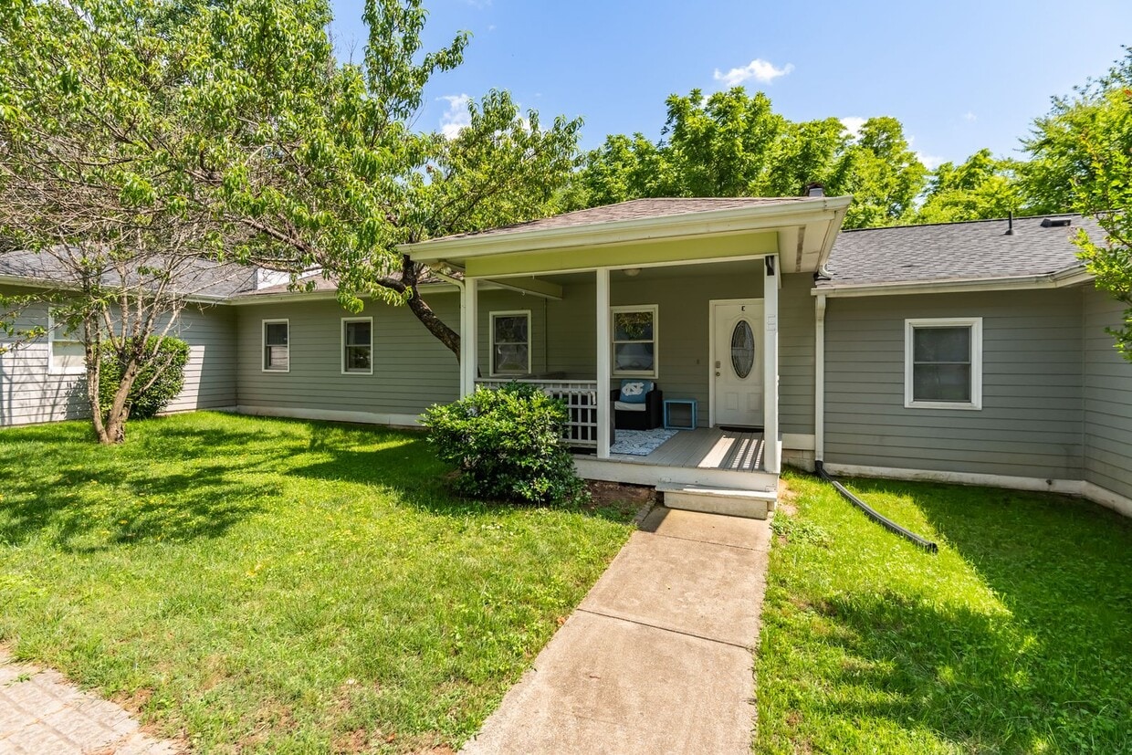 Fully Furnished 3BR Apartment in Carrboro! - Fully Furnished 3BR Apartment in Carrboro!