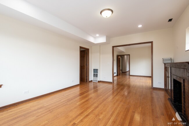 3301 N Kilbourn Ave Unit 1