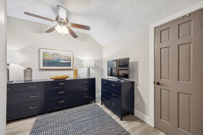 Building Photo - 500 River Rd Unit 106