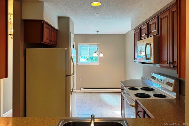 Photo - 10 Knoll Ln Unit 10