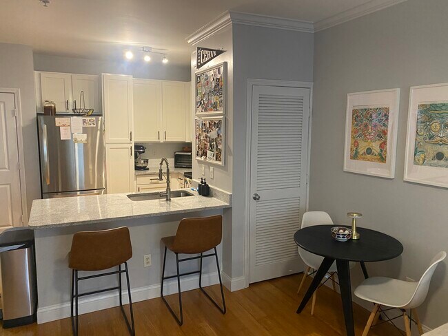 Photo - 821 Ralph McGill Blvd NE Unidad 2308