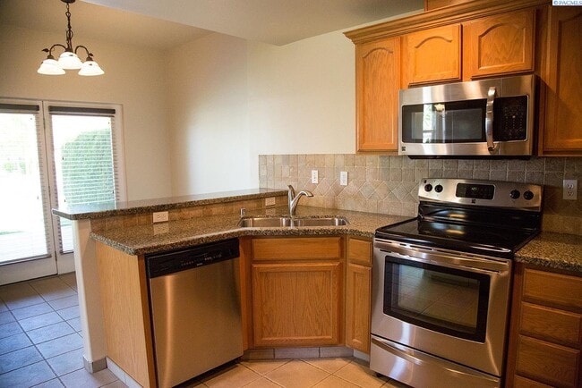 Photo - 3 Bed/2.5 Bath Richland Townhome!