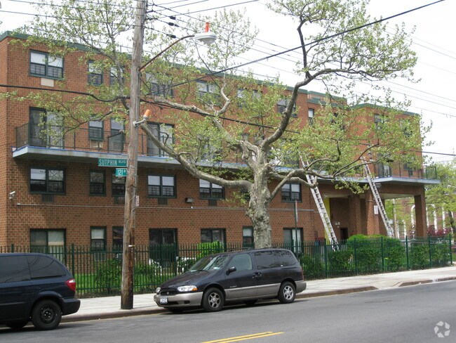 Photo - 12045 Sutphin Blvd