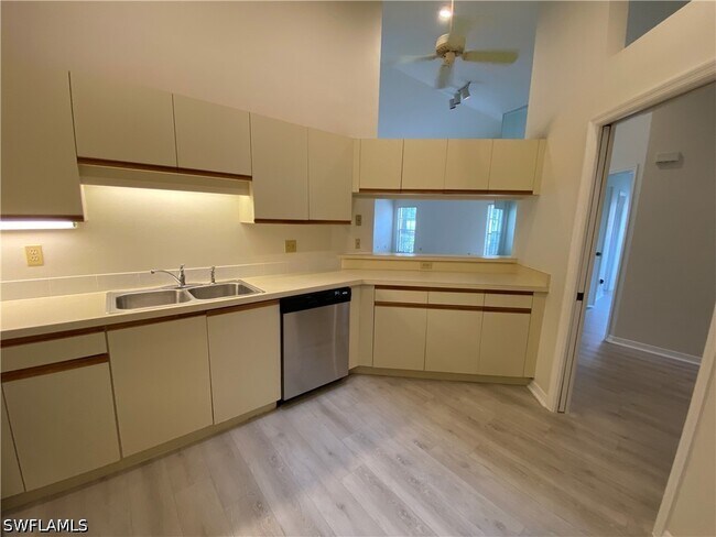 1351 Park Lake Dr Unit 14-R