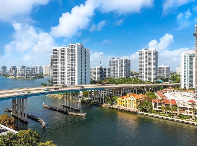 Building Photo - 19390 Collins Ave Unit 1519