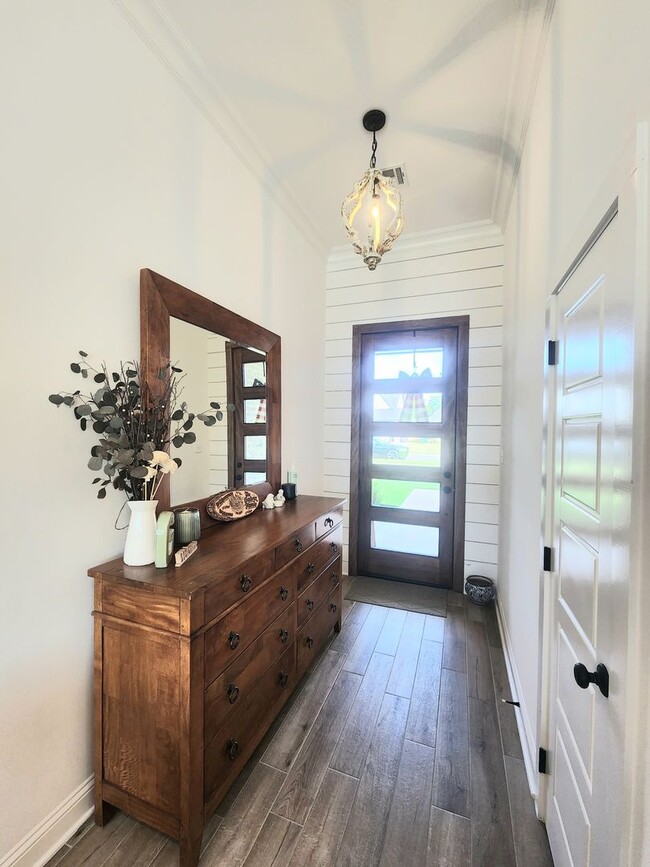 Photo - 3 Bedroom 2 Bathroom in Jamestowne