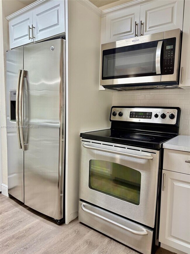 Photo - 905 NE 209th St Unit 102-30