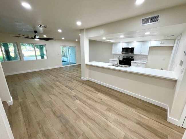 Photo - Gorgeous 2-Story Home with Golf Course Vie...