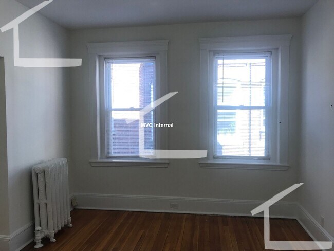 Photo - Spacious 1 Bed Seconds From The Green Line