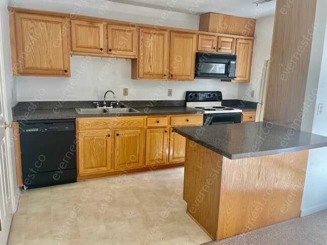 Photo - 2 Bed/1.5 Bath Townhome with Spacious Living