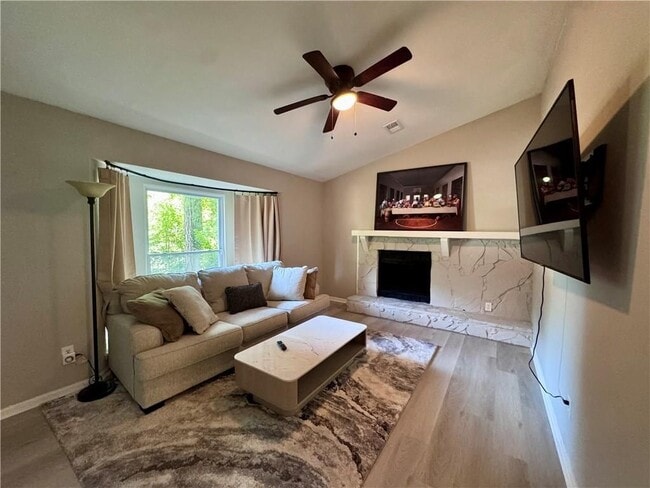 Photo - 3814 Whaley Ct SW