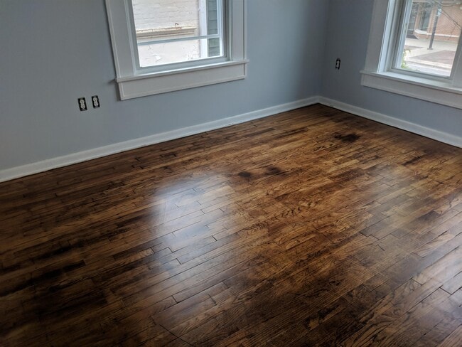 Photo - 110 S Main St Unidad Back