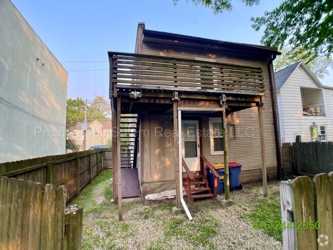 Building Photo - 344 Diamond Ave SE Unit 2 Rental