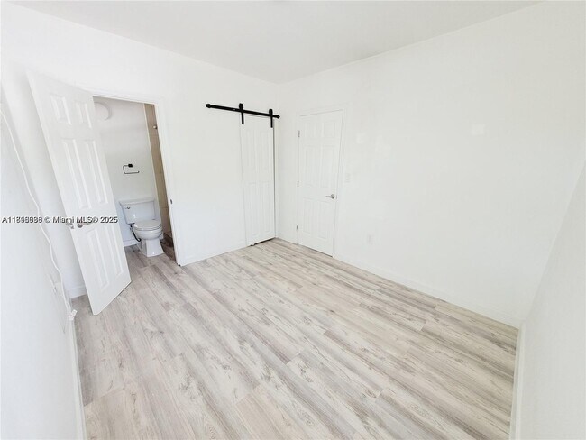 Photo - 1922 NW 1st St Unidad 3