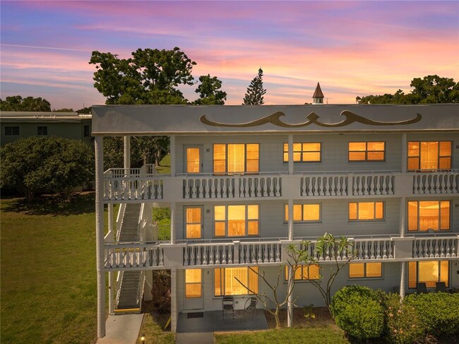 Building Photo - 2428 Columbia Dr Unit 50