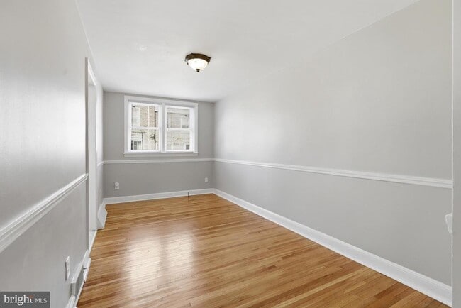 Photo - 271 W Wyncliffe Ave